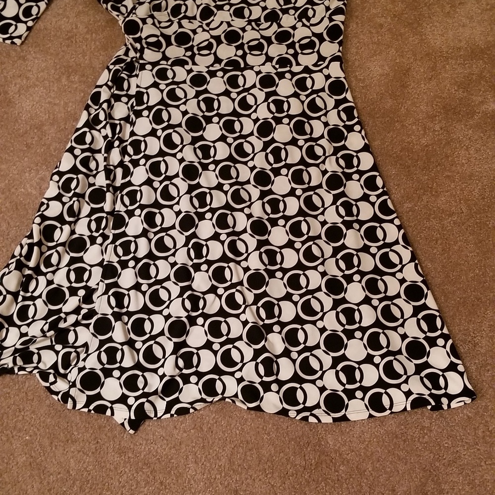 Dress - Picture 2 of 4